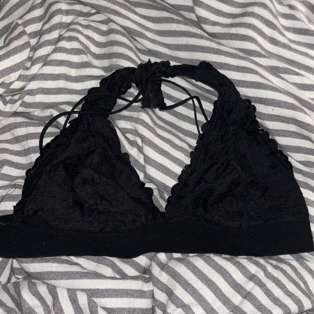 Victoria’s Secret bralette
Black
Lace
Size XL